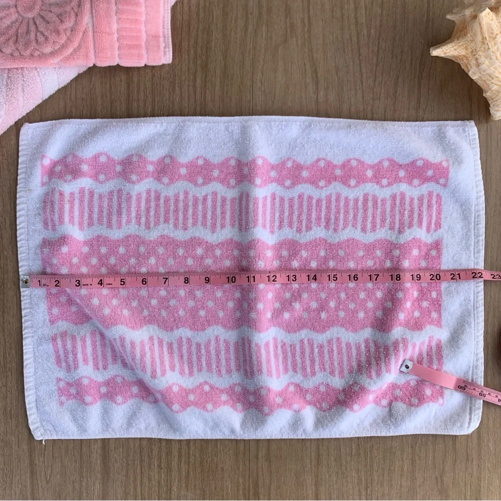 Vintage Pink And White Hand Towels Lot Of 3 For Kitchen Or Bathroom Different Sz
